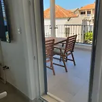 شقة Sisa
